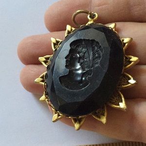 Costume jewelry Gold Black Pendant Cameo